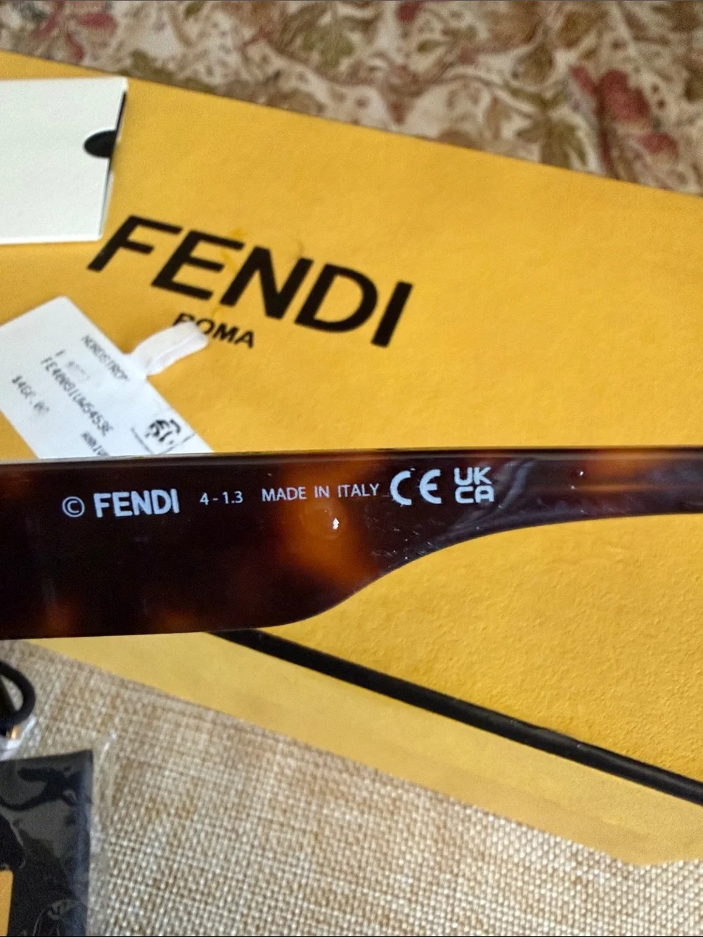 Fendi FE40091U NWT sunglasses W/bold rectangular frame,light tortoise acetate
